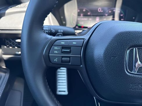 Used 2025 Honda Accord Sport image 17