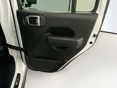 Used 2024 Jeep Wrangler Unlimited Rubicon 4xe w/ Technology Group AWD/4WD image 31