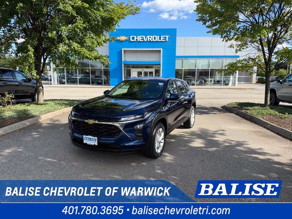 Used 2024 Chevrolet Trax LS w/ LS Convenience Package FWD image 1
