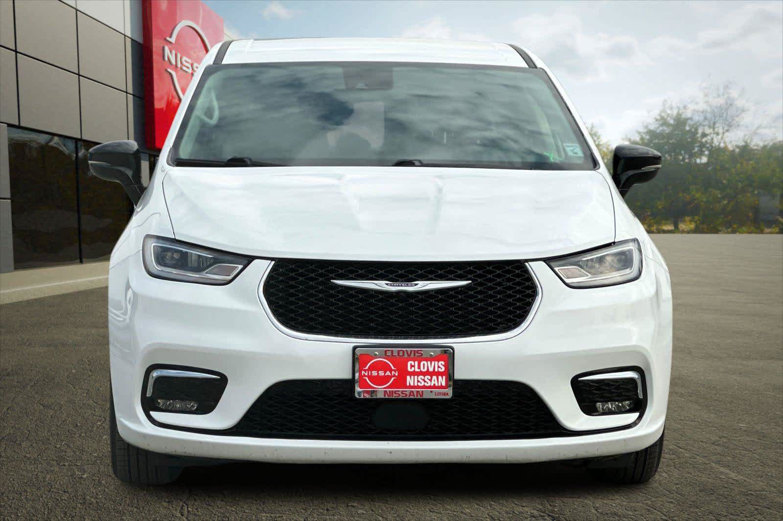 Used 2024 Chrysler Pacifica Limited FWD image 10