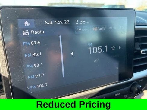 Used 2024 Hyundai Venue SEL image 21