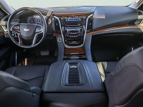 Used 2019 Cadillac Escalade Luxury image 21