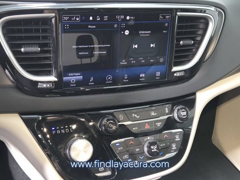 Used 2024 Chrysler Pacifica Touring-L FWD image 24