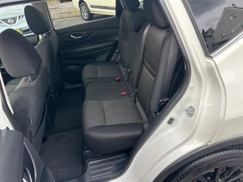 Used 2017 Nissan Rogue SV AWD/4WD image 14