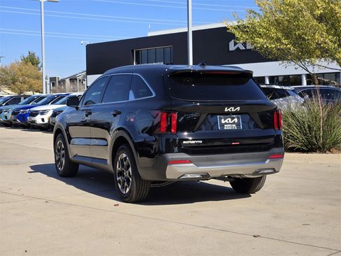 New 2026 Kia Sorento S image 3