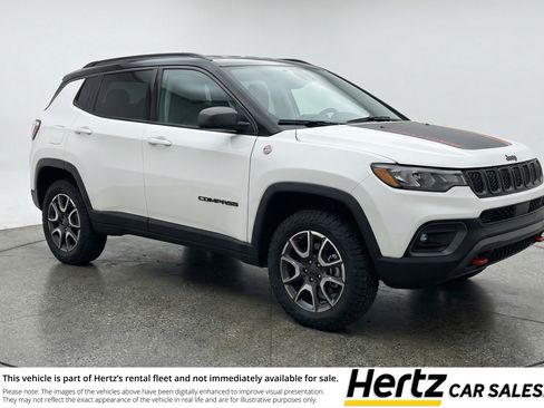 Used 2025 Jeep Compass Trailhawk image 1