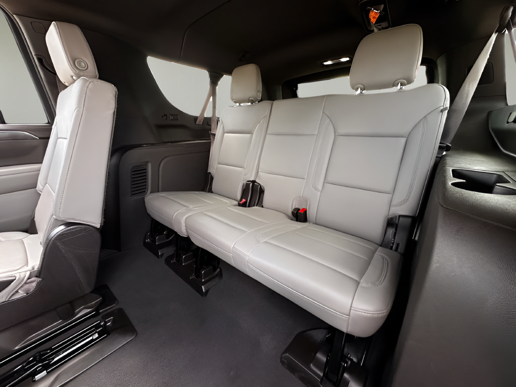 Used 2024 Chevrolet Suburban LT RWD image 20