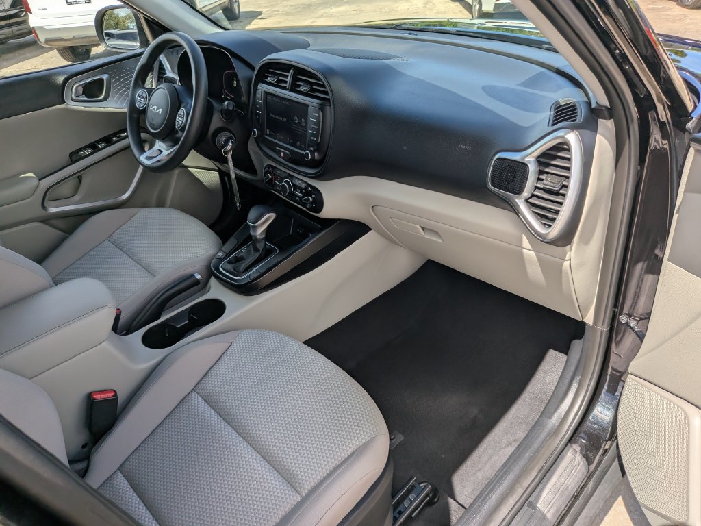 Certified 2025 Kia Soul LX w/ LX Technology Package FWD image 13