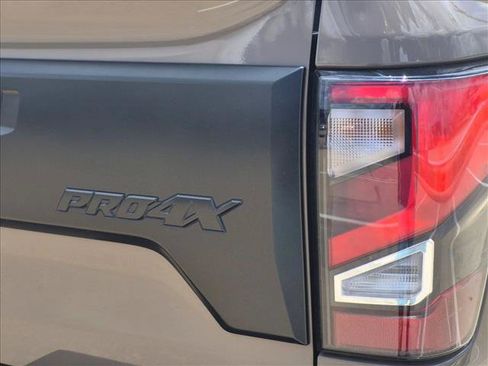 Used 2023 Nissan Titan PRO-4X w/ Pro-4x Convenience Package AWD/4WD image 17