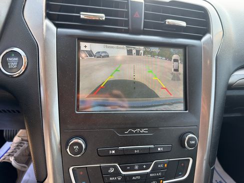 Used 2019 Ford Fusion SE FWD image 10