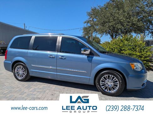 Used 2011 Chrysler Town & Country Limited image 1