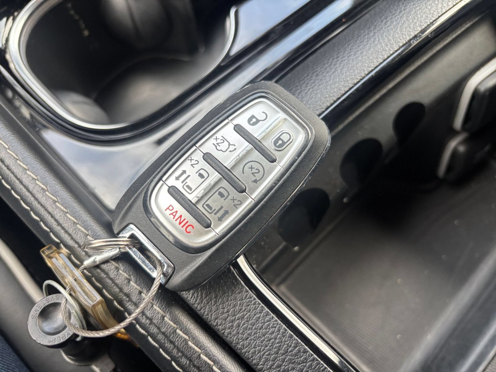 Used 2025 Chrysler Pacifica Limited FWD image 27