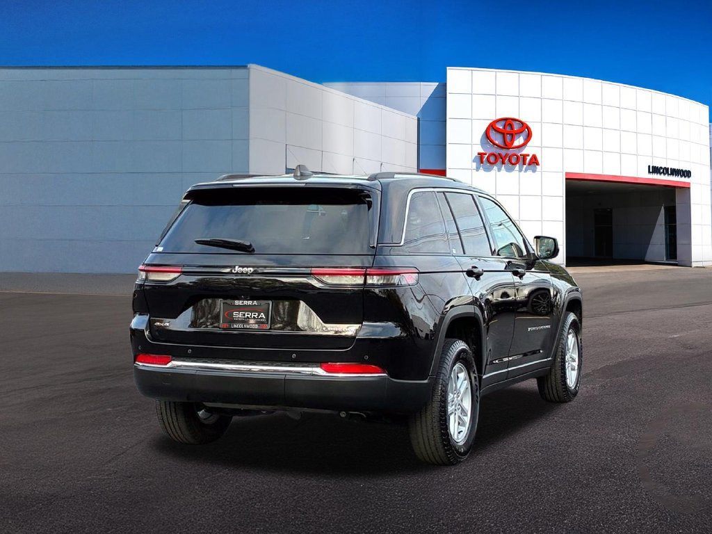 Used 2023 Jeep Grand Cherokee Laredo AWD/4WD image 10