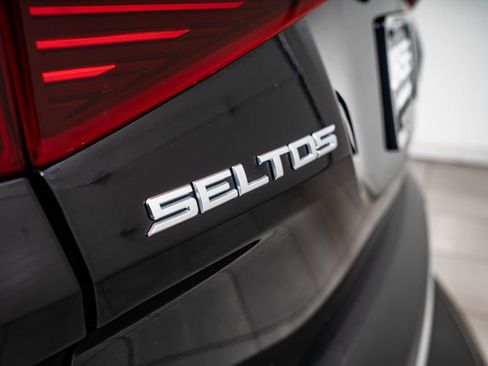 Used 2023 Kia Seltos EX AWD/4WD image 16