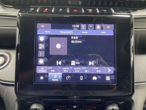 Used 2024 Jeep Grand Cherokee Laredo X AWD/4WD image 16