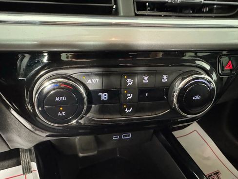 Used 2025 Chevrolet Trax LT image 21