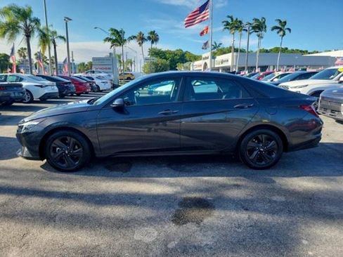Used 2022 Hyundai Elantra SEL w/ Convenience Package FWD image 4