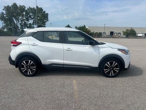 Used 2020 Nissan Kicks SR FWD image 2