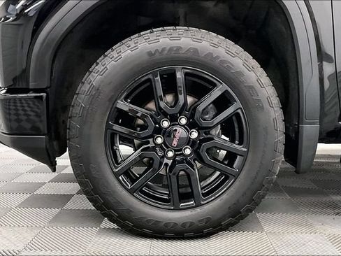 Used 2024 GMC Sierra 1500 Elevation w/ Elevation Premium Package AWD/4WD image 10