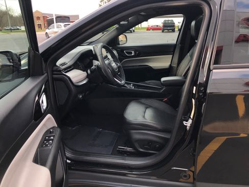 Used 2023 Jeep Compass Limited w/ Sun and Sound Group AWD/4WD image 7