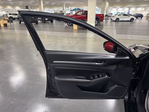 Used 2025 Nissan Altima 2.5 SR image 19