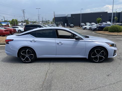 Used 2024 Nissan Altima 2.5 SR FWD image 4