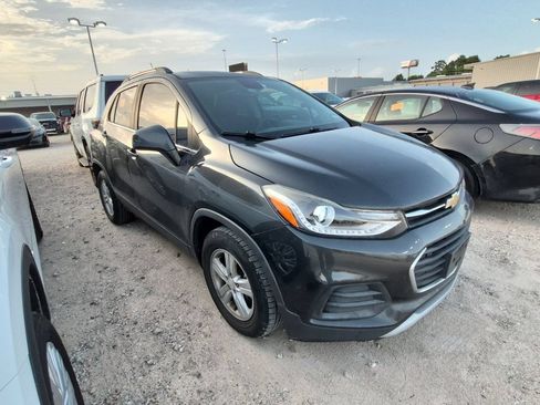 Used 2017 Chevrolet Trax LT FWD image 4