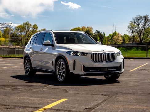 New 2026 BMW X5 xDrive50e image 7