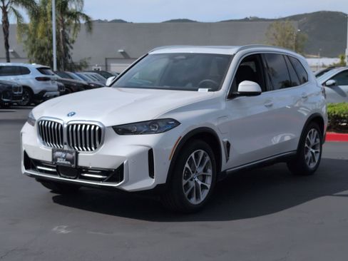 New 2026 BMW X5 xDrive50e w/ Climate Comfort Package AWD/4WD image 5