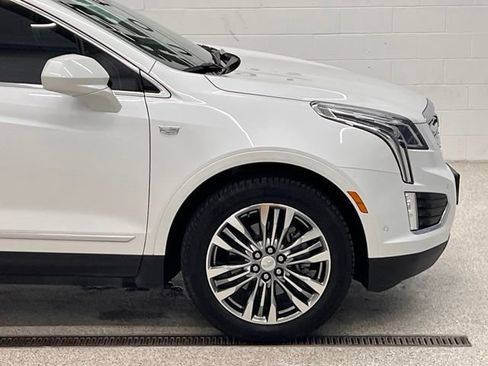 Used 2018 Cadillac XT5 Premium Luxury w/ Driver Assist Package AWD/4WD image 5