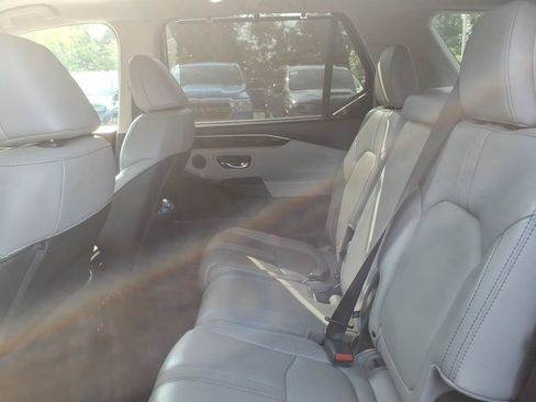 Used 2024 Honda Pilot Touring image 16