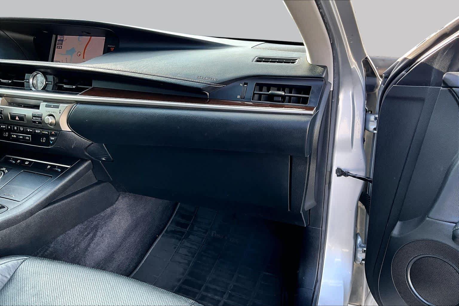Used 2014 Lexus ES 350 w/ Luxury Package FWD image 19
