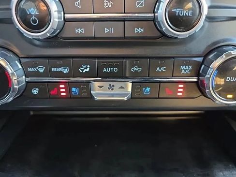 Used 2023 Ford F250 Lariat w/ Chrome Package AWD/4WD image 32