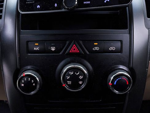 Used 2013 Kia Sorento LX image 17