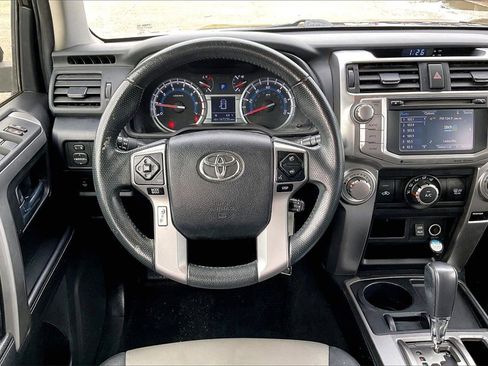 Used 2017 Toyota 4Runner SR5 Premium image 8