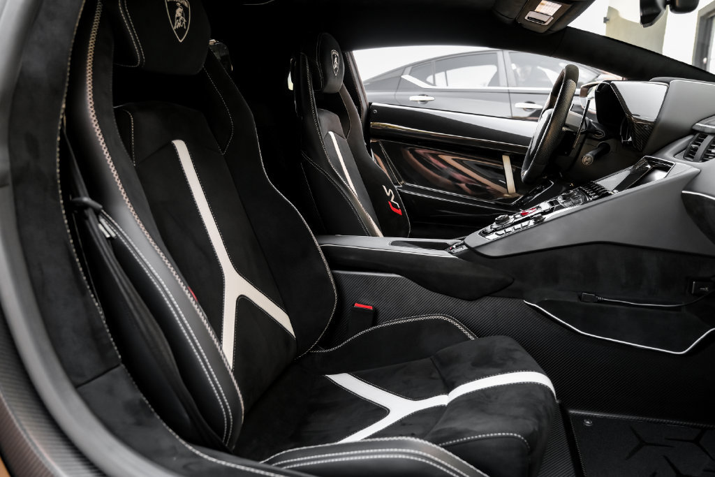 Used 2020 Lamborghini Aventador SVJ AWD/4WD image 40