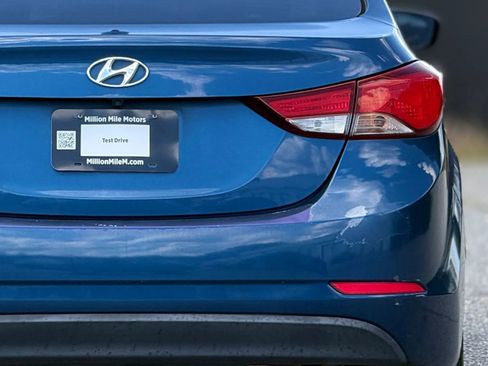 Used 2016 Hyundai Elantra SE w/ Option Group 02 FWD image 14