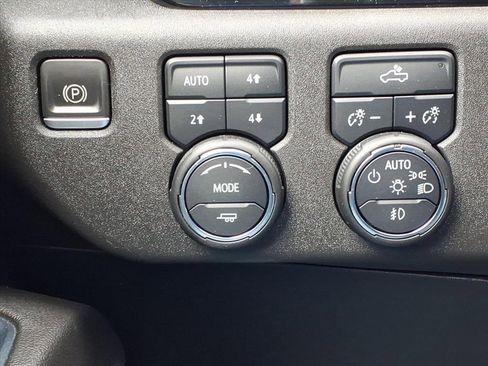 Used 2022 Chevrolet Silverado 1500 RST w/ Z71 Off-Road Package image 23