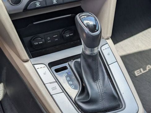 Used 2018 Hyundai Elantra Value Edition FWD image 19