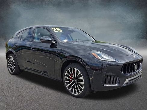Used 2025 Maserati Grecale Modena AWD/4WD image 3