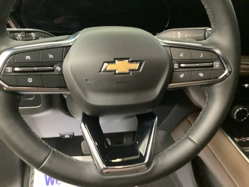 Used 2025 Chevrolet Suburban High Country AWD/4WD image 17