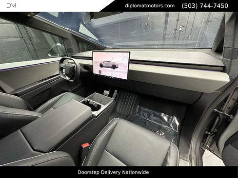 Used 2025 Tesla Cybertruck AWD Crew Cab image 21