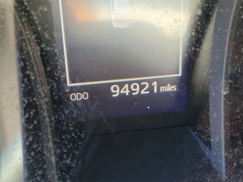 Used 2019 Toyota Camry SE image 24