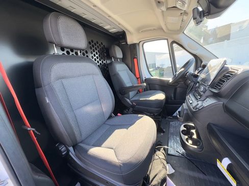 Used 2025 RAM ProMaster 2500 w/ Premium Convenience Group FWD image 21