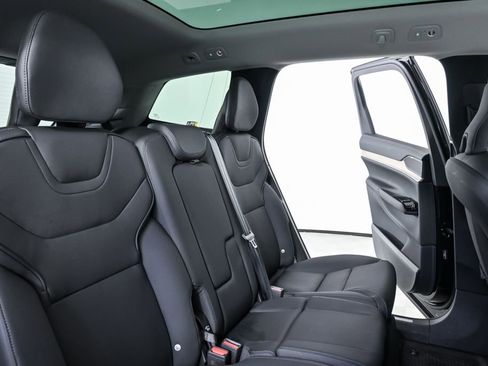 Used 2025 Volvo EX90 Plus AWD/4WD image 25