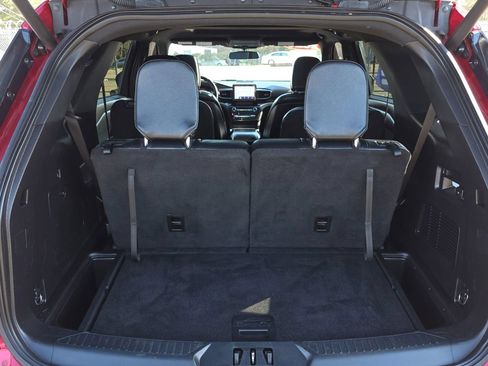 Used 2020 Ford Explorer XLT w/ Equipment Group 202A AWD/4WD image 8