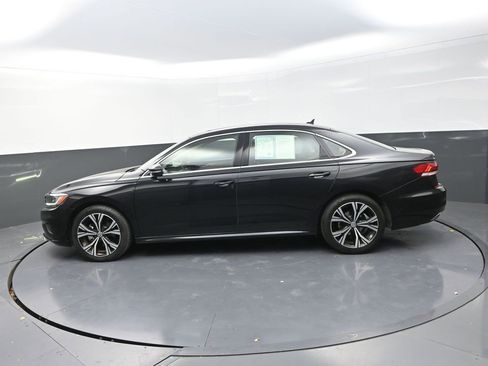 Used 2022 Volkswagen Passat 2.0T SE image 5