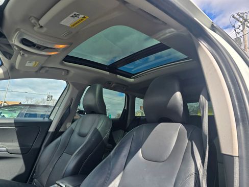 Used 2016 Volvo XC60 T5 Platinum image 10