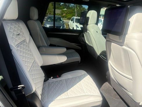 Certified 2025 Cadillac Escalade Sport Platinum AWD/4WD image 17