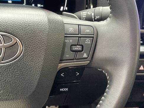 Used 2025 Toyota Camry SE image 27